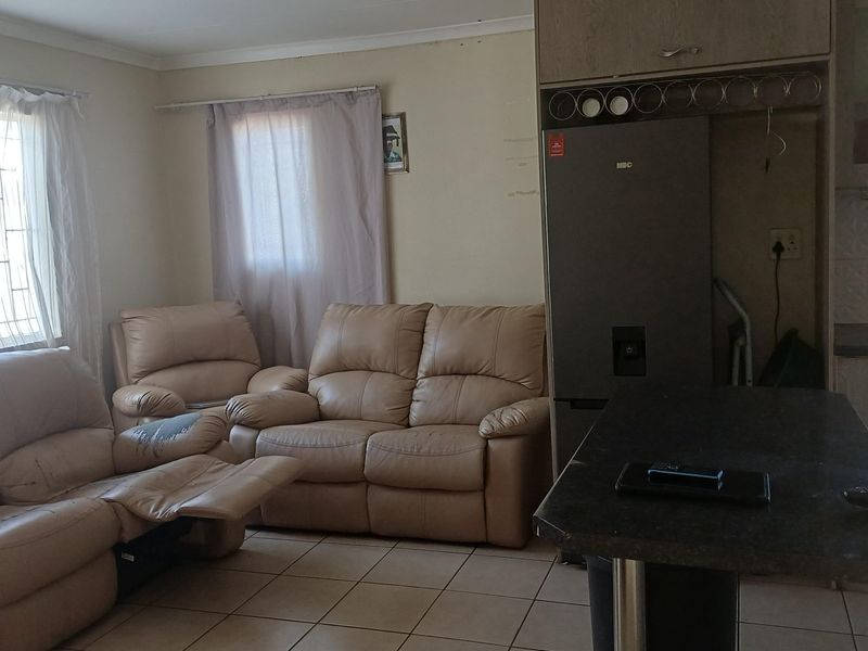 Freehold For Sale In Alberton - Photo 4