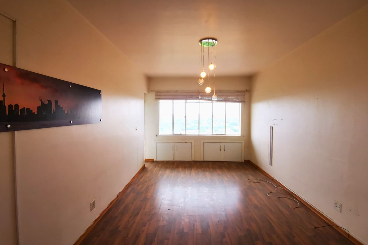 Spacious 1 Bed Retreat with Iconic Views And Investment Potential - Observatory - Photo 4