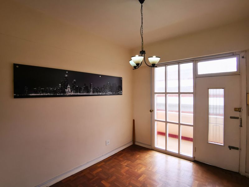 Spacious 1 Bed Retreat with Iconic Views And Investment Potential - Observatory - Photo 3