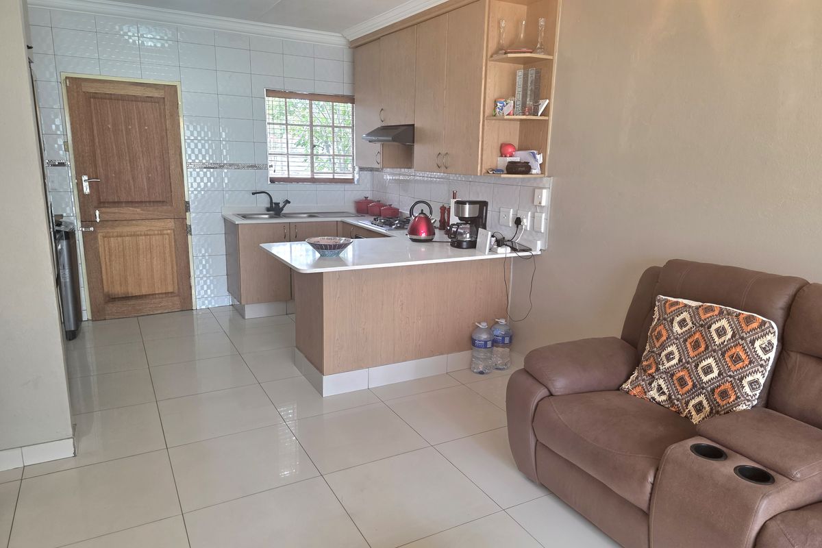 Modern living in a secure, family-friendly area! - Photo 5