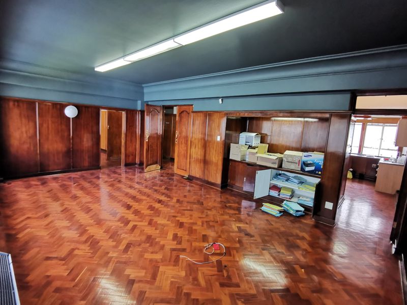 DECEASED ESTATE Exceptional Office Opportunity in Marshalltown: Harrison House - Photo 10