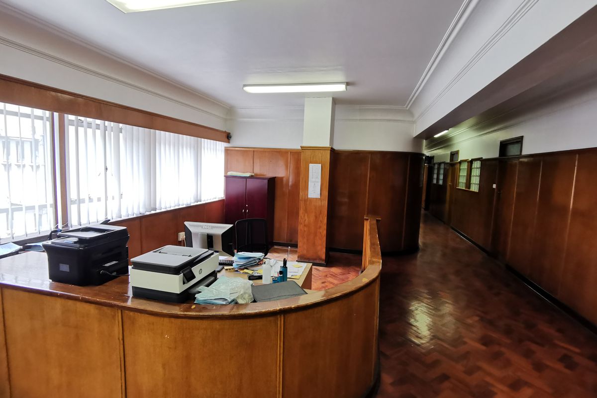 DECEASED ESTATE Exceptional Office Opportunity in Marshalltown: Harrison House - Photo 3