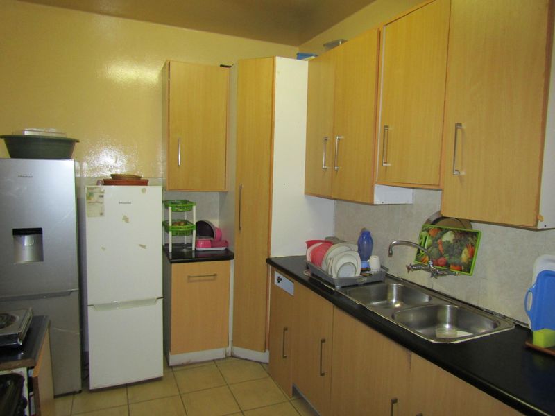 Apartment For Sale In Johannesburg - Photo 3