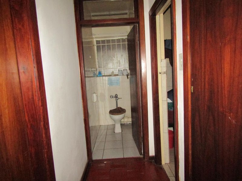 Apartment For Sale In Johannesburg - Photo 10