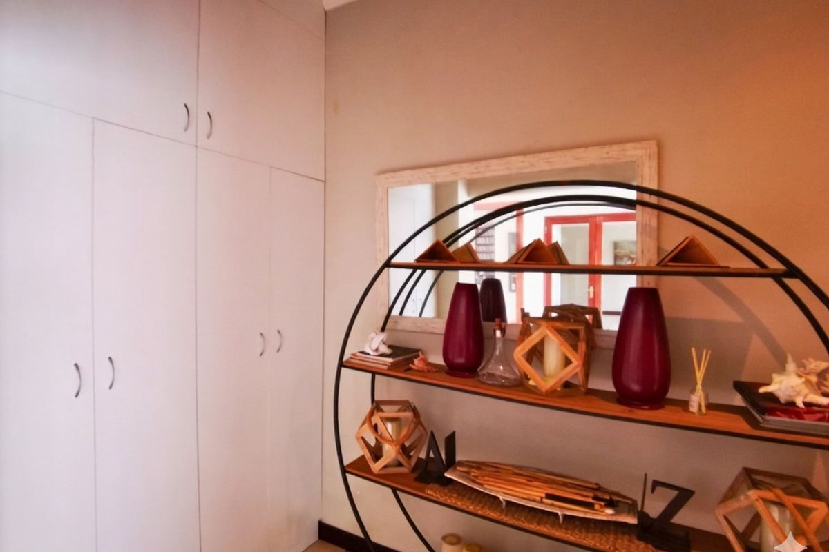 The Ultimate 3 Bed Entertainer Oasis Featuring Sky Lit Luxury and Lush Gardens in Sydenham - Photo 5