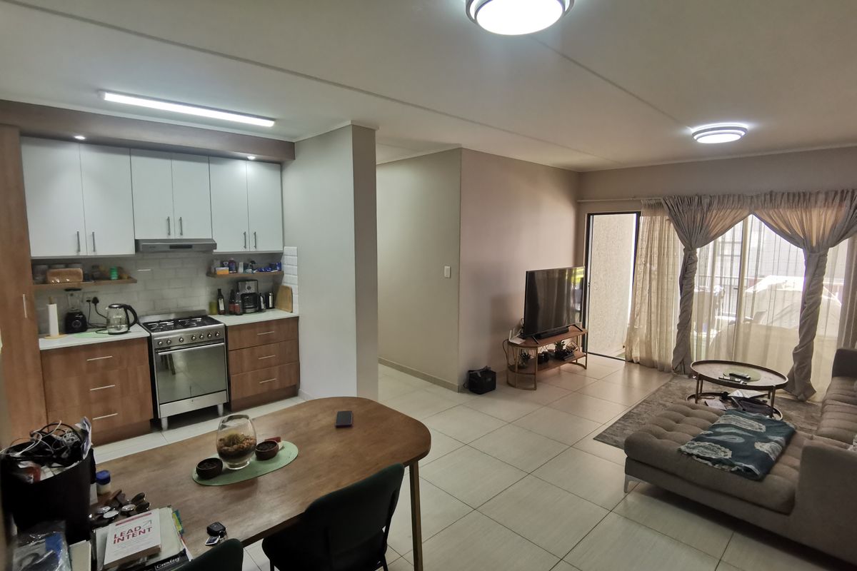 Seamlessly Stylish: Modern 2-Bedroom Living for the Kyalami Professional - Photo 2