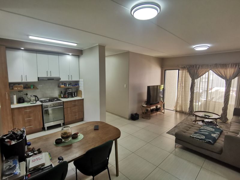 Seamlessly Stylish: Modern 2-Bedroom Living for the Kyalami Professional - Photo 2