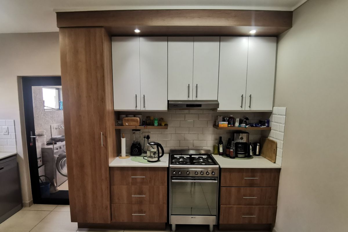 Seamlessly Stylish: Modern 2-Bedroom Living for the Kyalami Professional - Photo 4