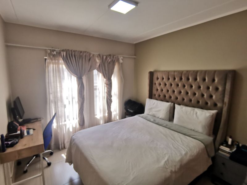 Seamlessly Stylish: Modern 2-Bedroom Living for the Kyalami Professional - Photo 8