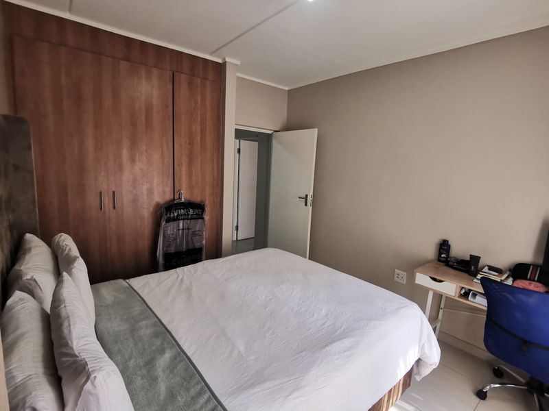 Seamlessly Stylish: Modern 2-Bedroom Living for the Kyalami Professional - Photo 9