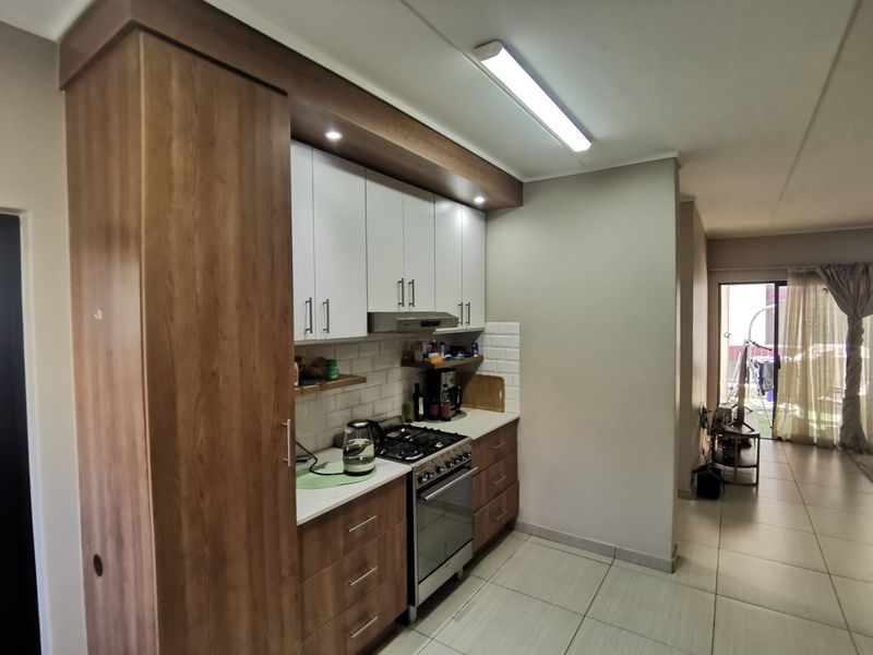 Seamlessly Stylish: Modern 2-Bedroom Living for the Kyalami Professional - Photo 7