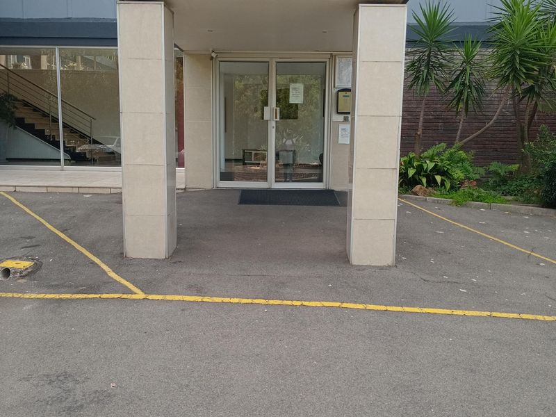 Spacious 1 bedroom 1.5  bathroom apartment. - Photo 2