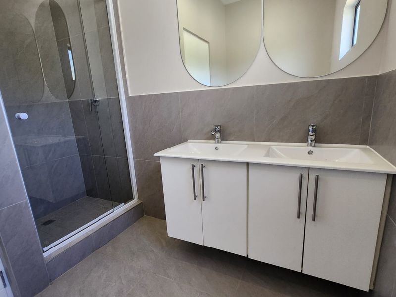 Modern 3 Bedroom Home in Secure Complex - Photo 5