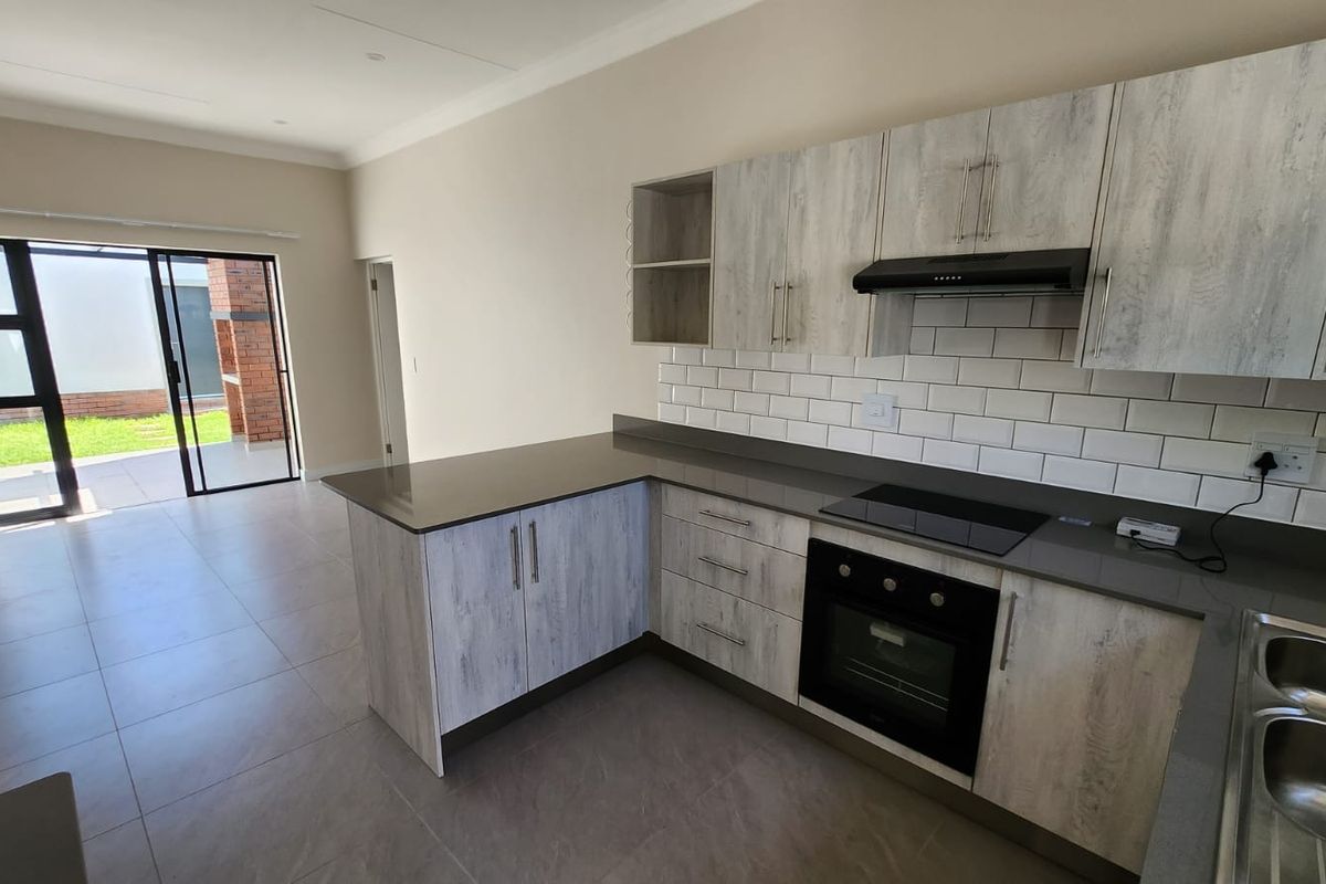 Modern 3 Bedroom Home in Secure Complex - Photo 2