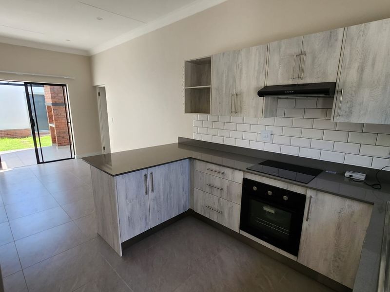 Modern 3 Bedroom Home in Secure Complex - Photo 2