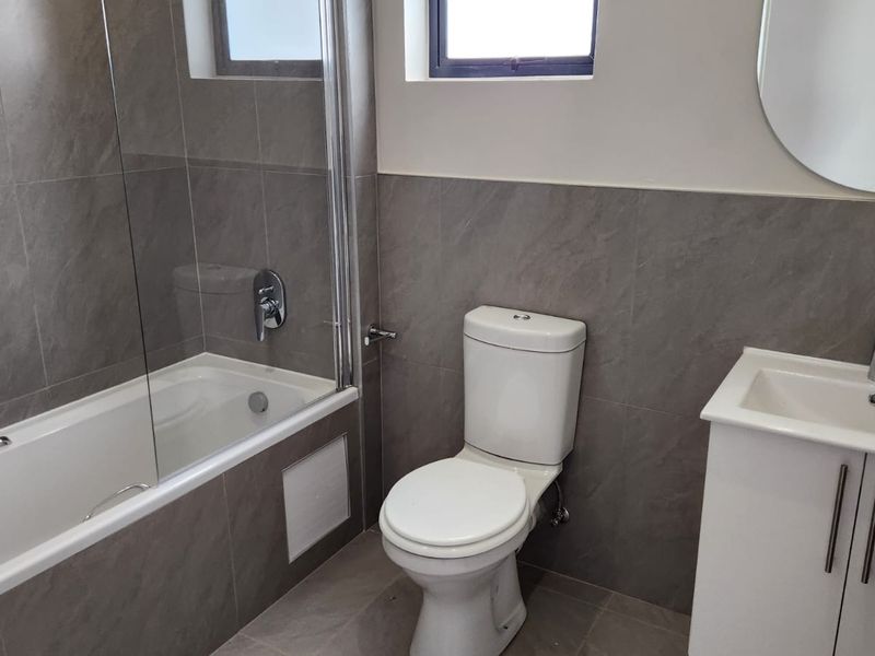 Modern 3 Bedroom Home in Secure Complex - Photo 9