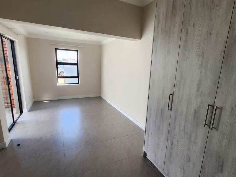 Modern 3 Bedroom Home in Secure Complex - Photo 10