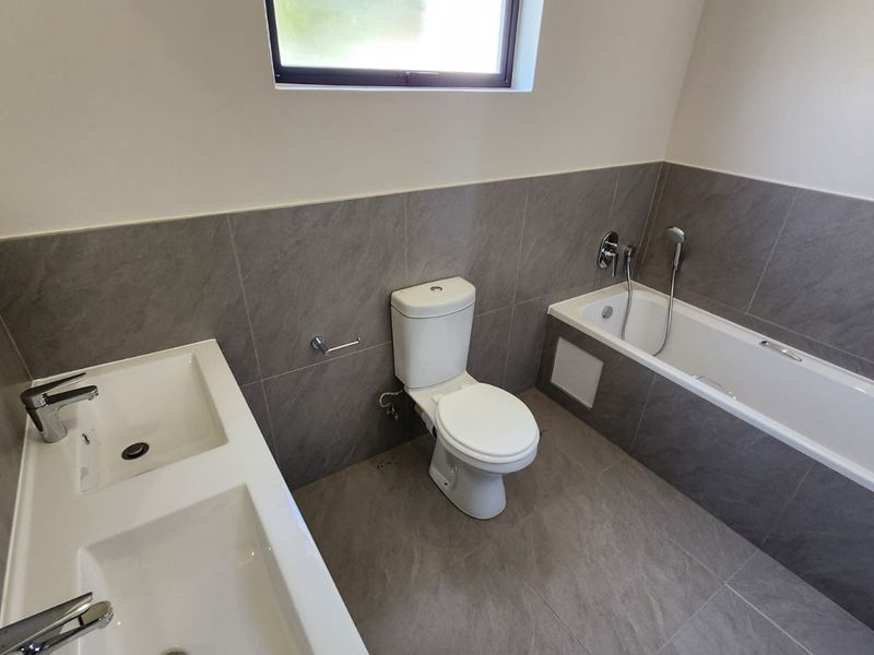 Modern 3 Bedroom Home in Secure Complex - Photo 6