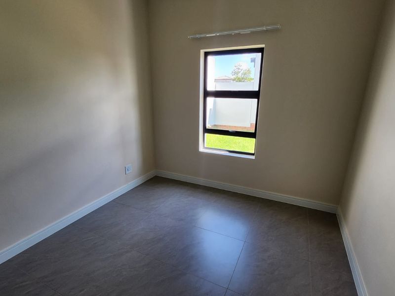 Modern 3 Bedroom Home in Secure Complex - Photo 7