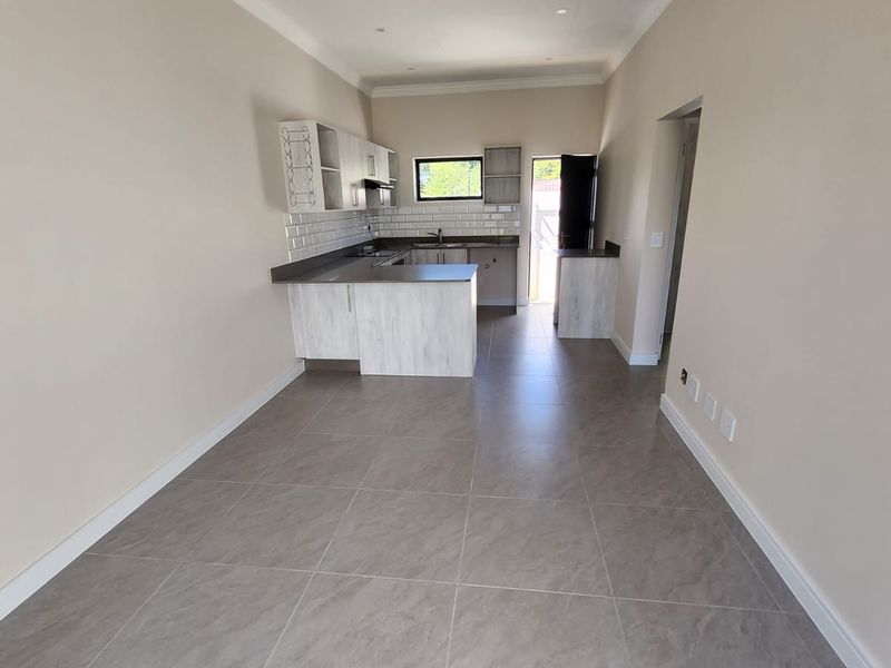 Modern 3 Bedroom Home in Secure Complex - Photo 3