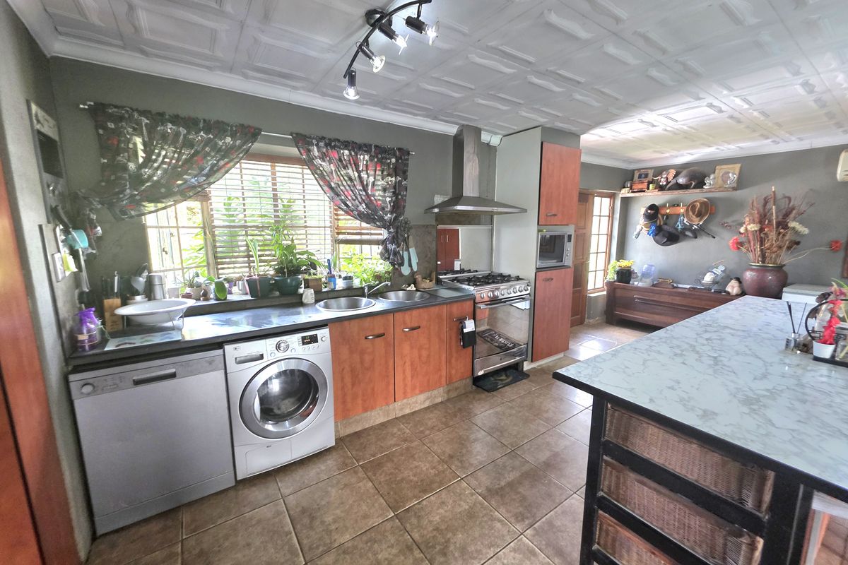 You need space to relax?? - Photo 4