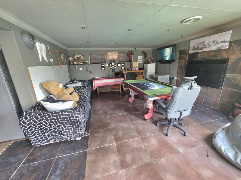 You need space to relax?? - Photo 10