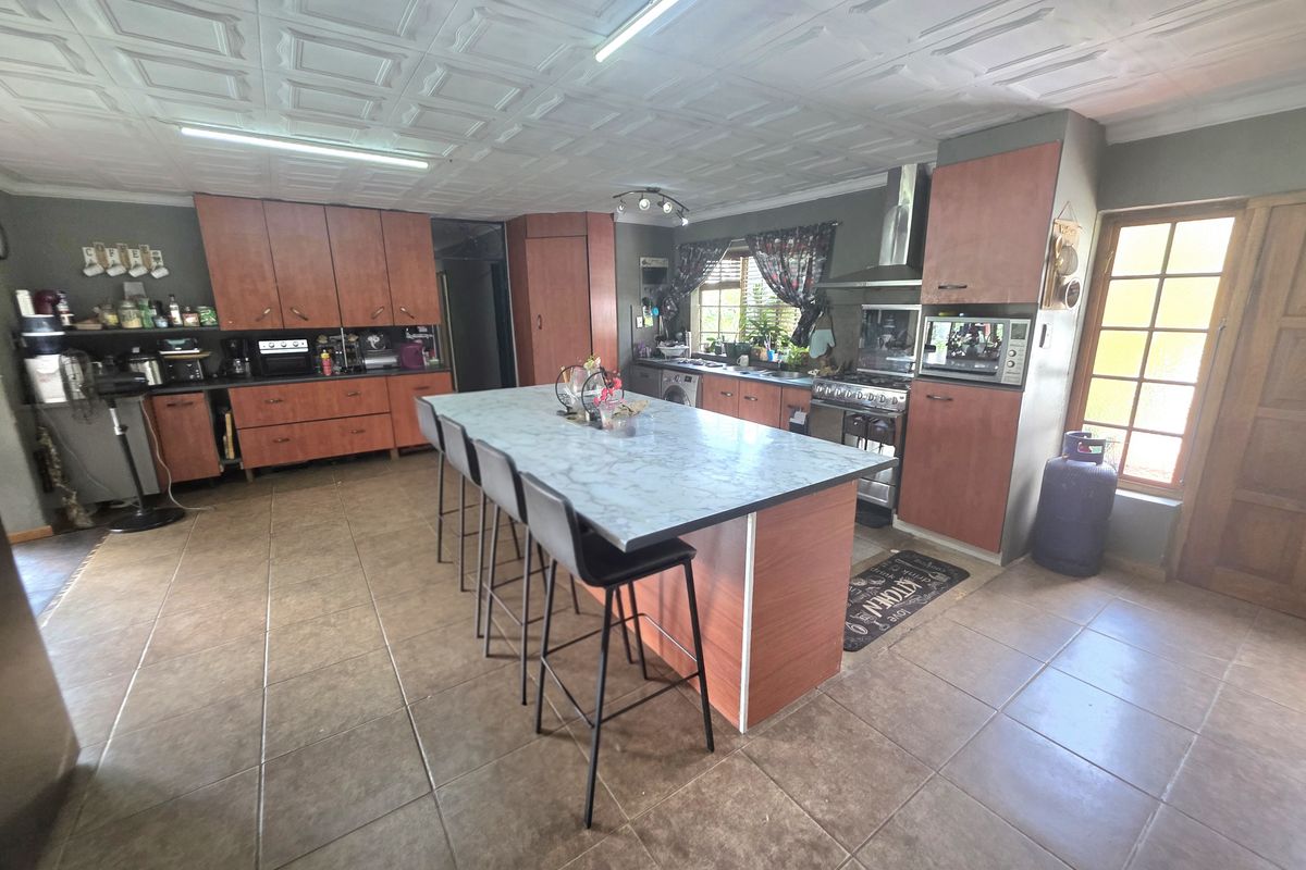 You need space to relax?? - Photo 5