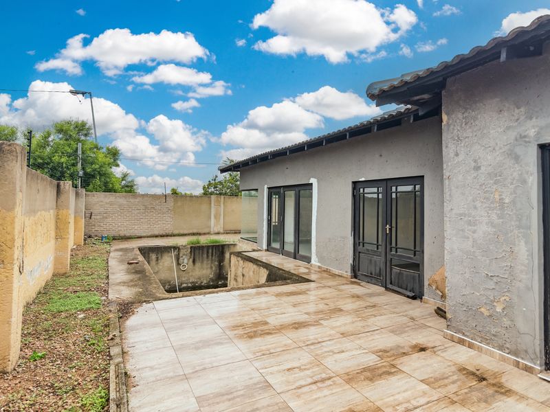 3 bedroom Freehold home in Northwold, Randburg. - Photo 5