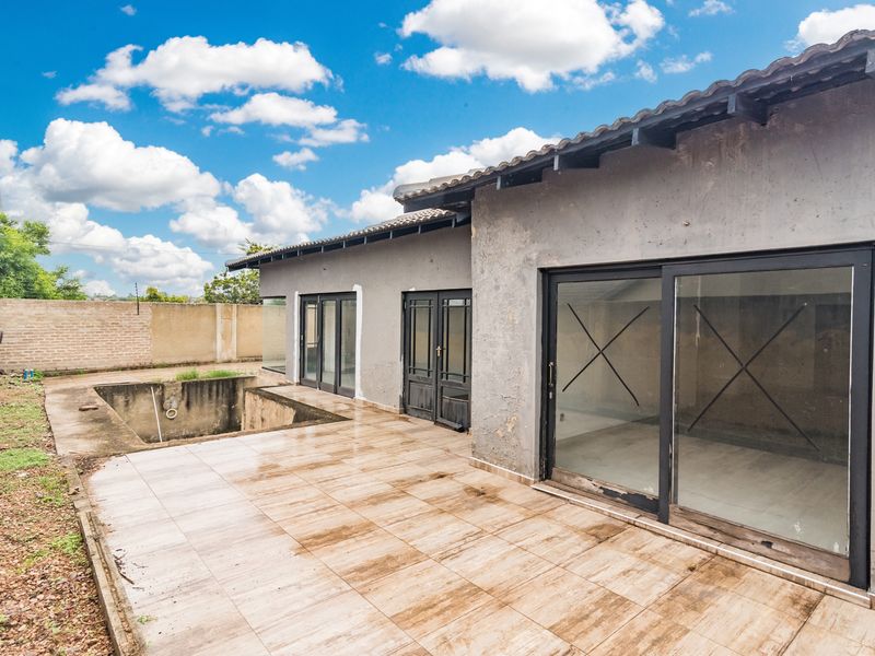 3 bedroom Freehold home in Northwold, Randburg. - Photo 6