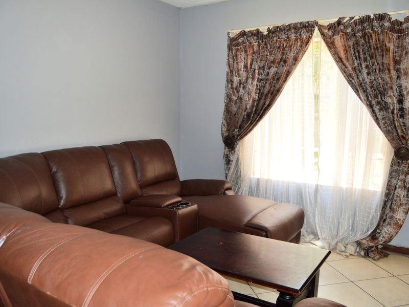 Discover luxury living in this stunning 2-bedroom ground floor apartment - Photo 7