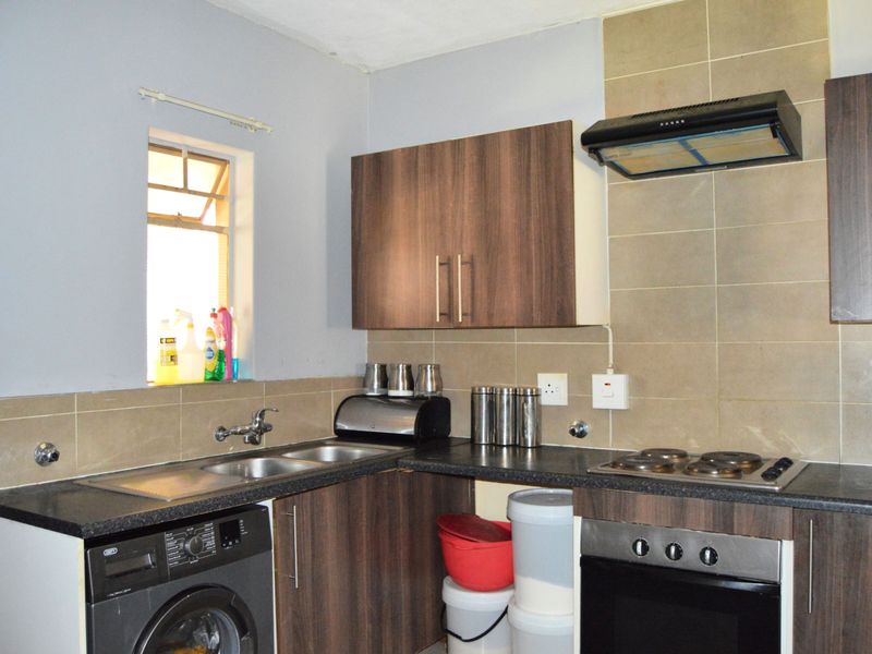 Discover luxury living in this stunning 2-bedroom ground floor apartment - Photo 2