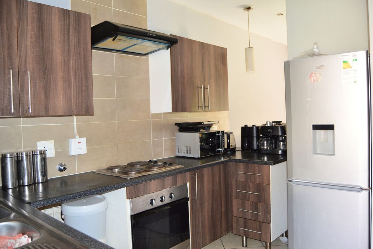 Discover luxury living in this stunning 2-bedroom ground floor apartment - Photo 3