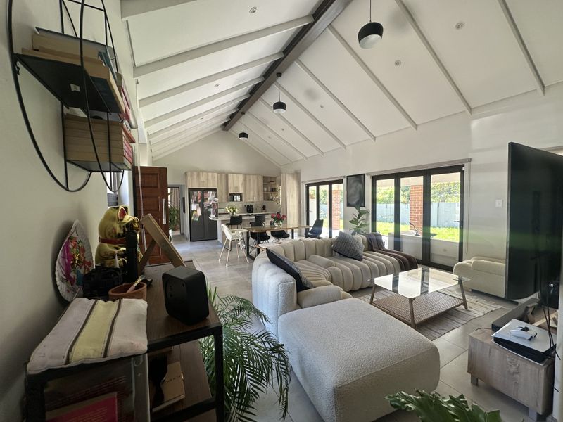 Country Living In The City - Photo 4