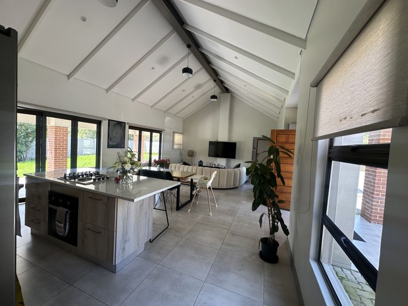 Country Living In The City - Photo 3