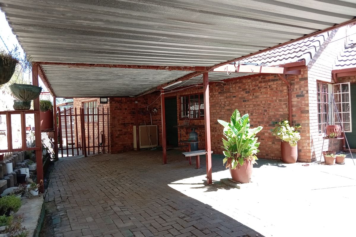 A Place to Call Home: Warmth, Views & Peace of Mind in Meyerville - Photo 2