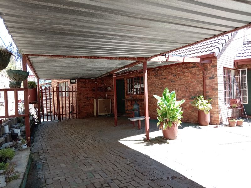 A Place to Call Home: Warmth, Views & Peace of Mind in Meyerville - Photo 2