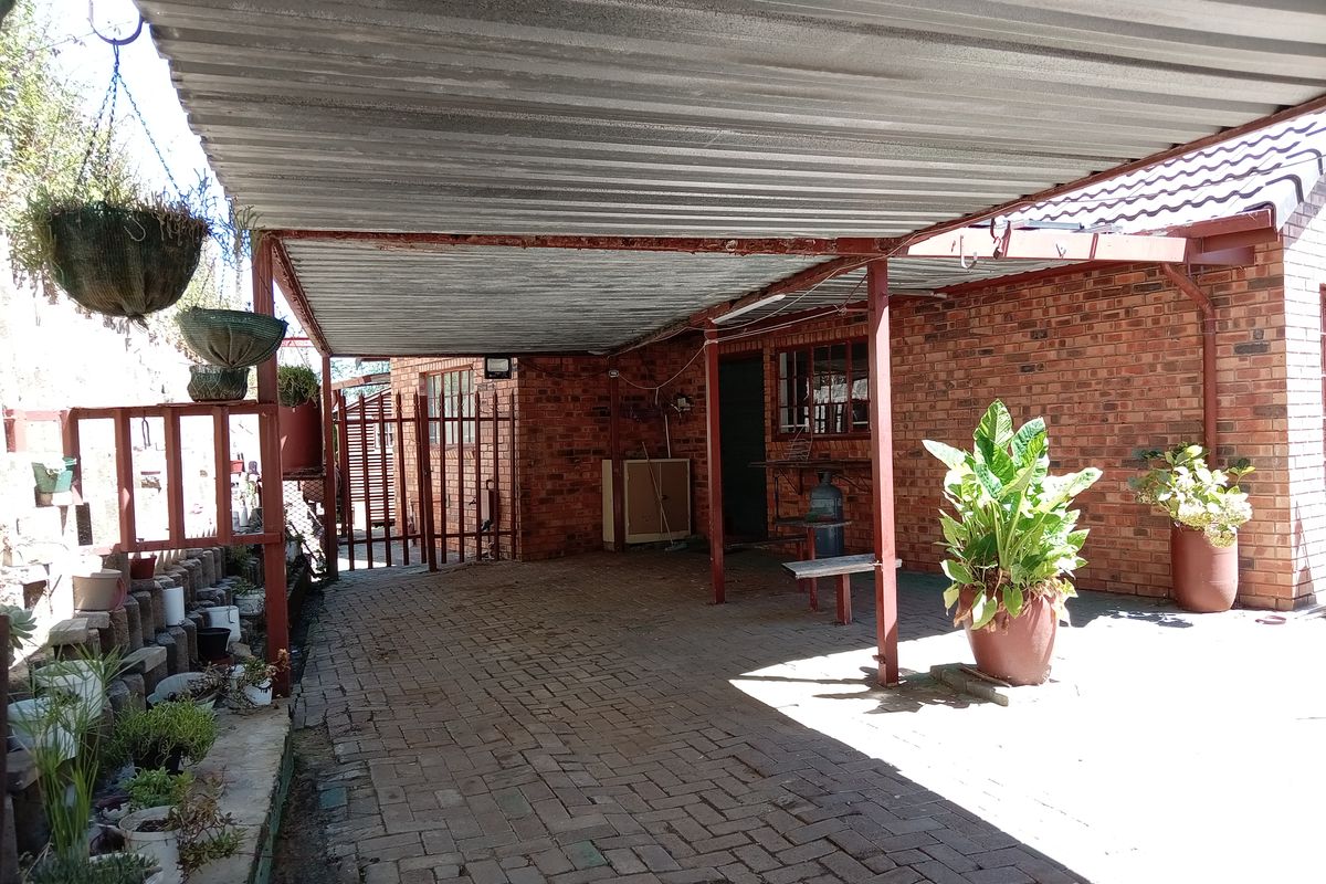 A Place to Call Home: Warmth, Views & Peace of Mind in Meyerville - Photo 3