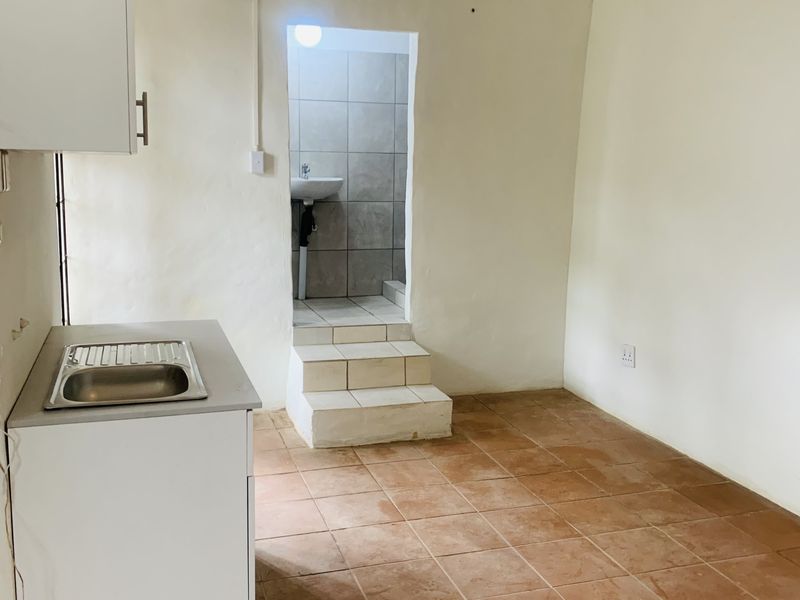 Beautiful totally renovated 1 bedroom cottage in Kensington. - Photo 2