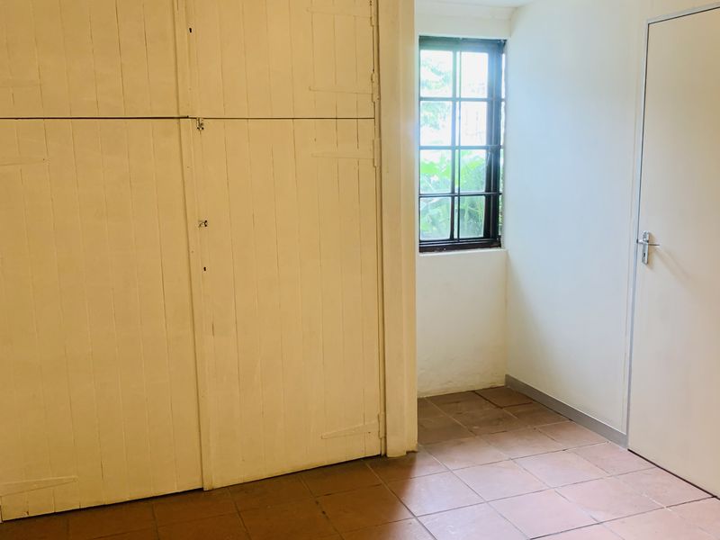 Beautiful totally renovated 1 bedroom cottage in Kensington. - Photo 9