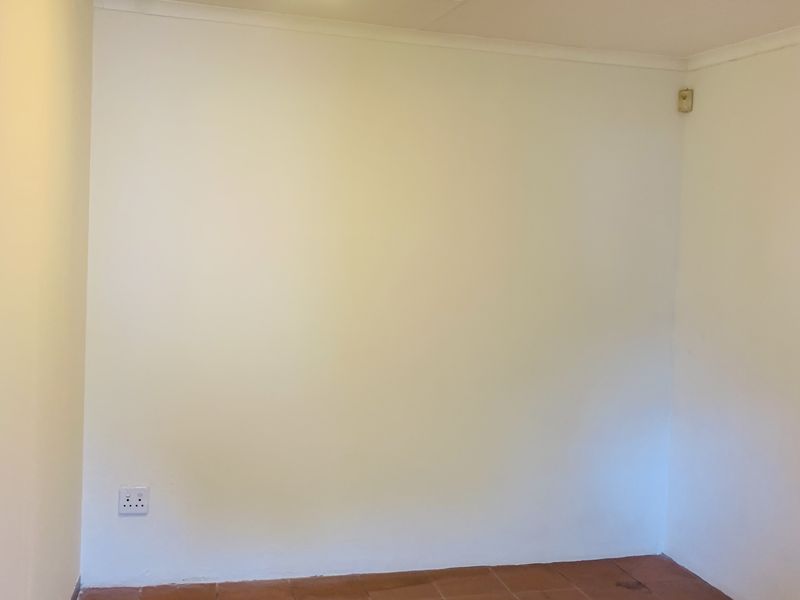 Beautiful totally renovated 1 bedroom cottage in Kensington. - Photo 8