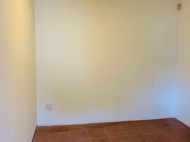 Beautiful totally renovated 1 bedroom cottage in Kensington. - Photo 7