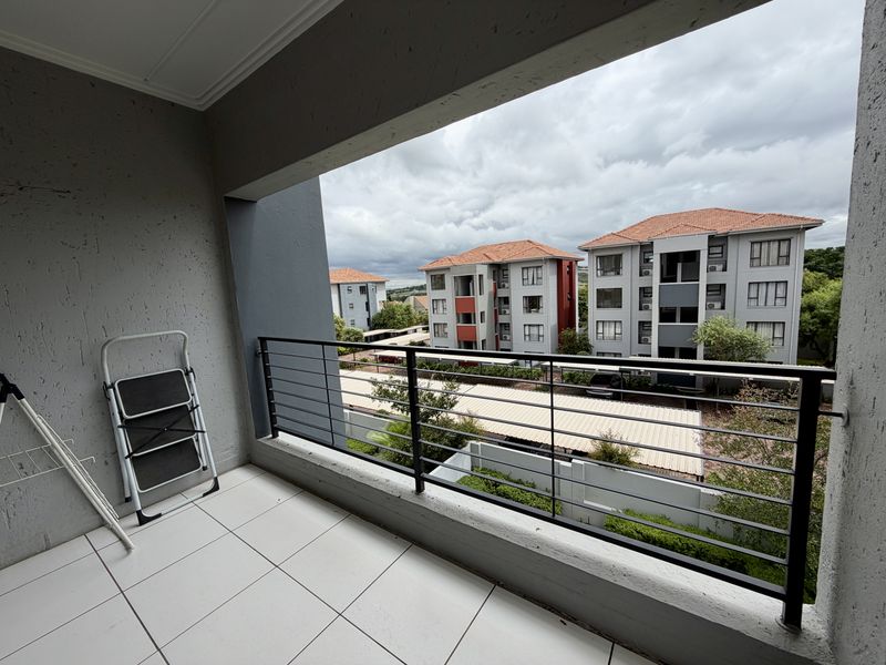 1-bed apartment in Laguna, Barbeque Downs, Midrand—modern living awaits! - Photo 5