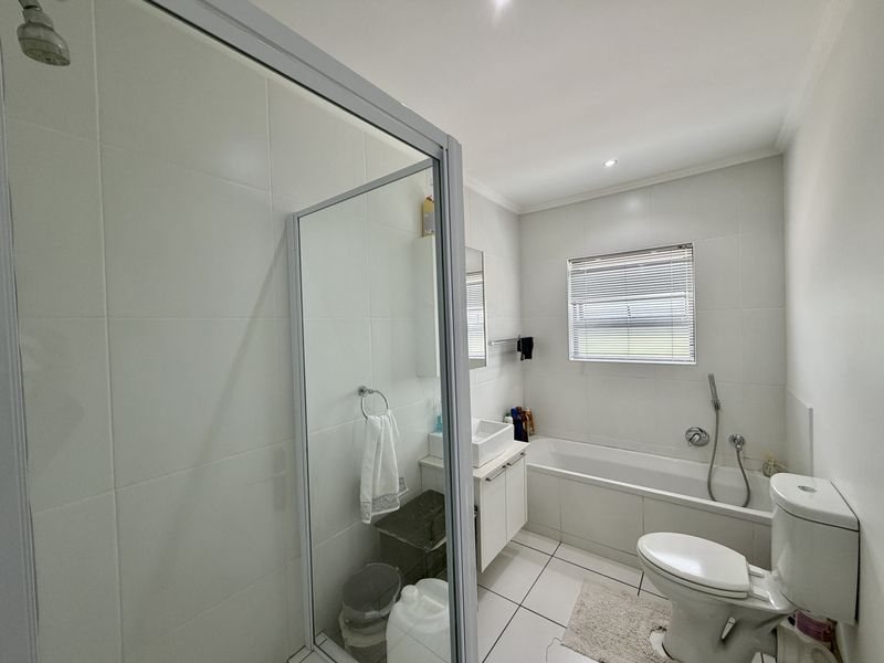 1-bed apartment in Laguna, Barbeque Downs, Midrand—modern living awaits! - Photo 7