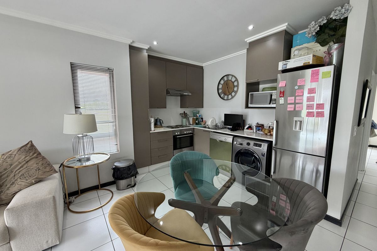 1-bed apartment in Laguna, Barbeque Downs, Midrand—modern living awaits! - Photo 4