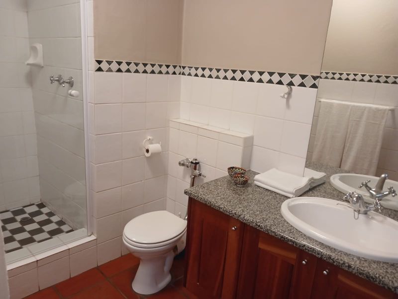 Stylish 2-bedroom apartment to let in Sandhurst, Sandton—modern living in a prime location! - Photo 6