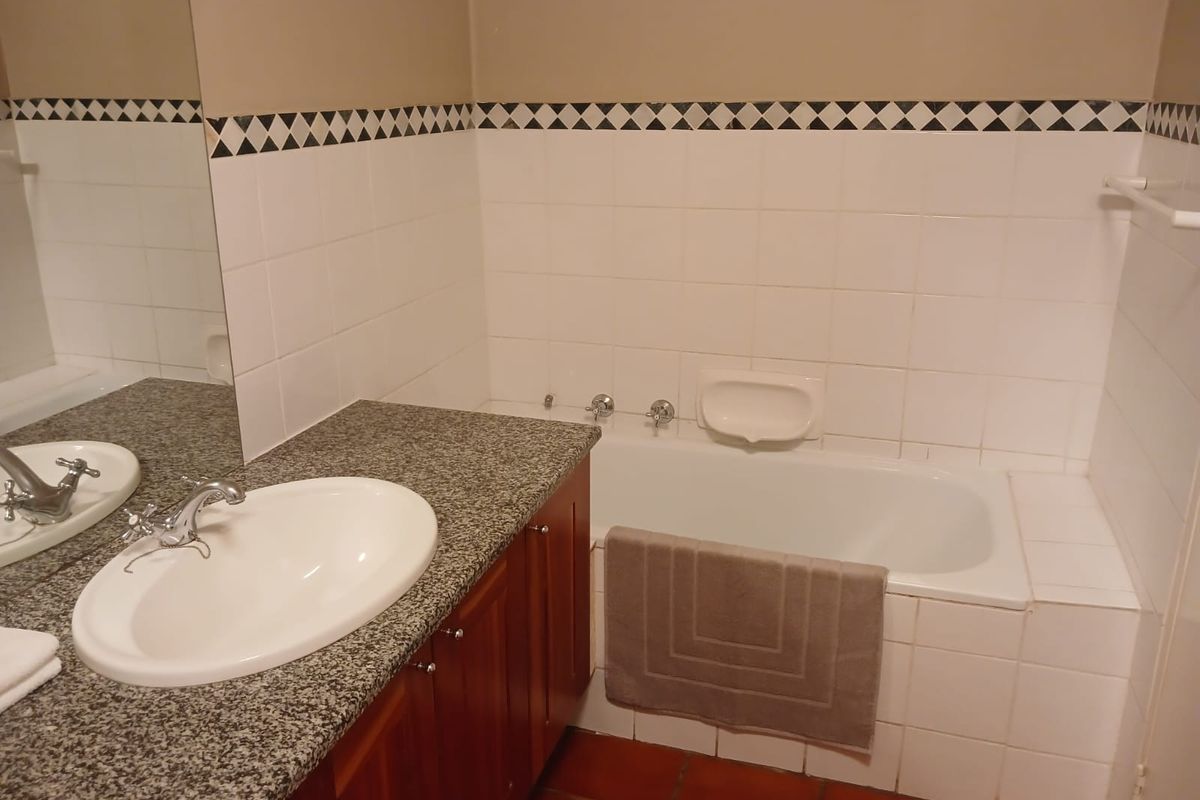 Stylish 2-bedroom apartment to let in Sandhurst, Sandton—modern living in a prime location! - Photo 4