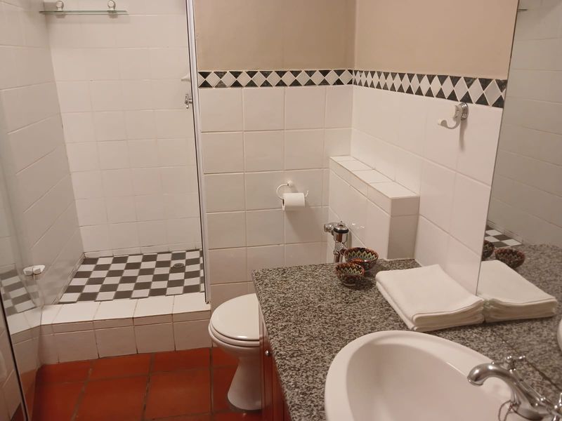 Stylish 2-bedroom apartment to let in Sandhurst, Sandton—modern living in a prime location! - Photo 8