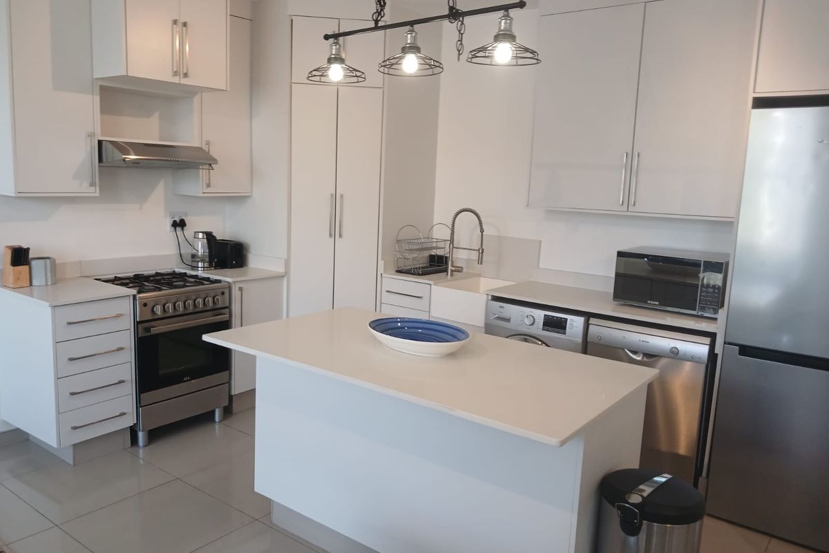 Stylish 1-bedroom apartment to let in Sandhurst, Sandton—luxury living in a prime location awaits! - Photo 5