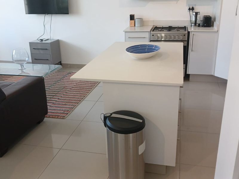 Stylish 1-bedroom apartment to let in Sandhurst, Sandton—luxury living in a prime location awaits! - Photo 8