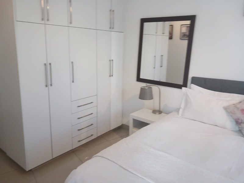 Stylish 1-bedroom apartment to let in Sandhurst, Sandton—luxury living in a prime location awaits! - Photo 9